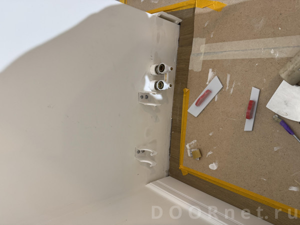 Немного восстановил стену где уже плинтус не скроет.